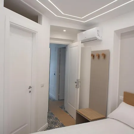 Palazzotto 902